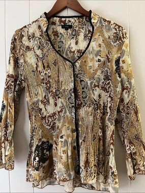 Pleated Long-Sleeve Button Front Top in Multicolor Floral Print